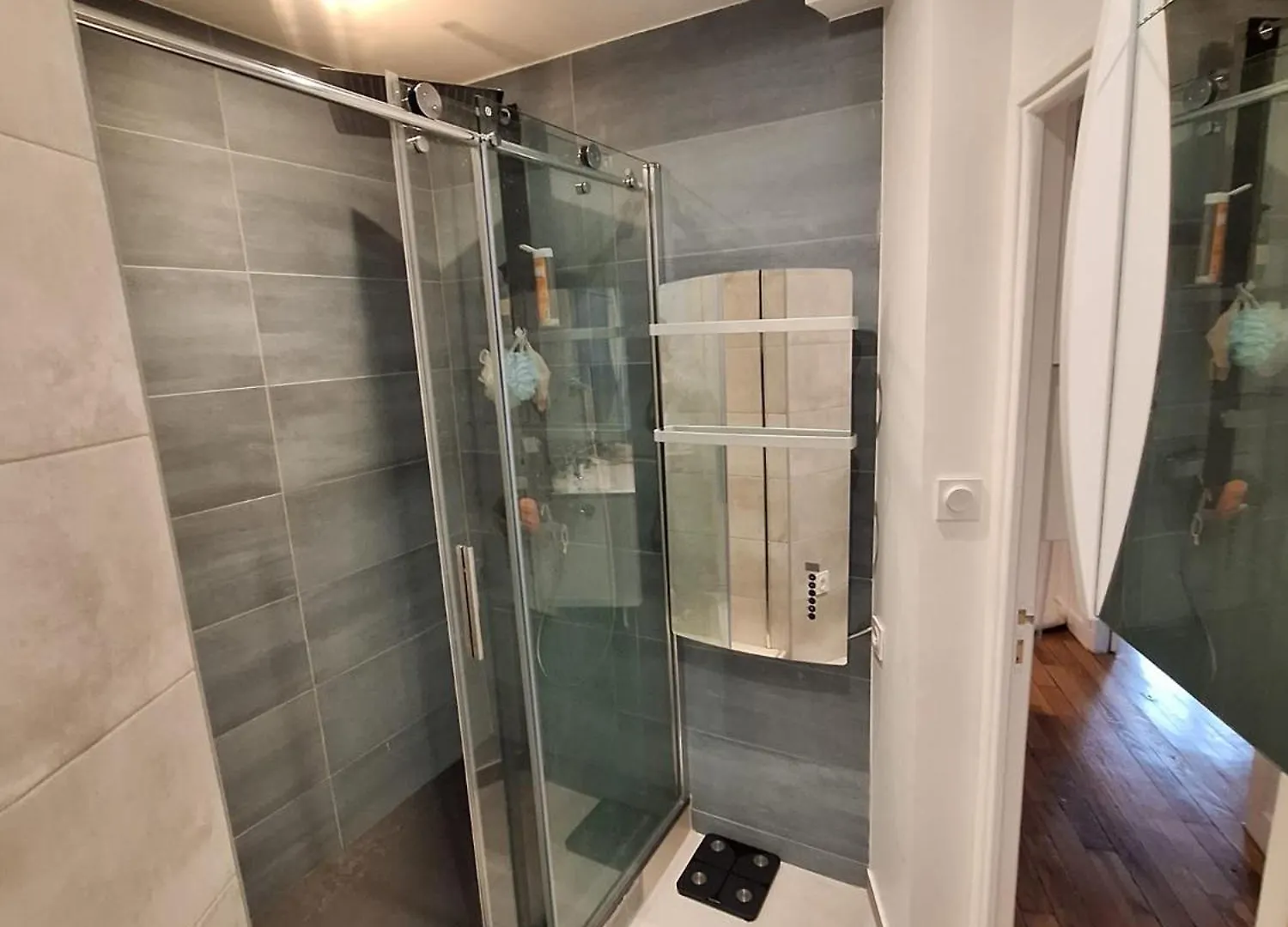 Read Well - Spare Double Bedroom In Cosy Close To Convention Center In 15th District Lägenhet *