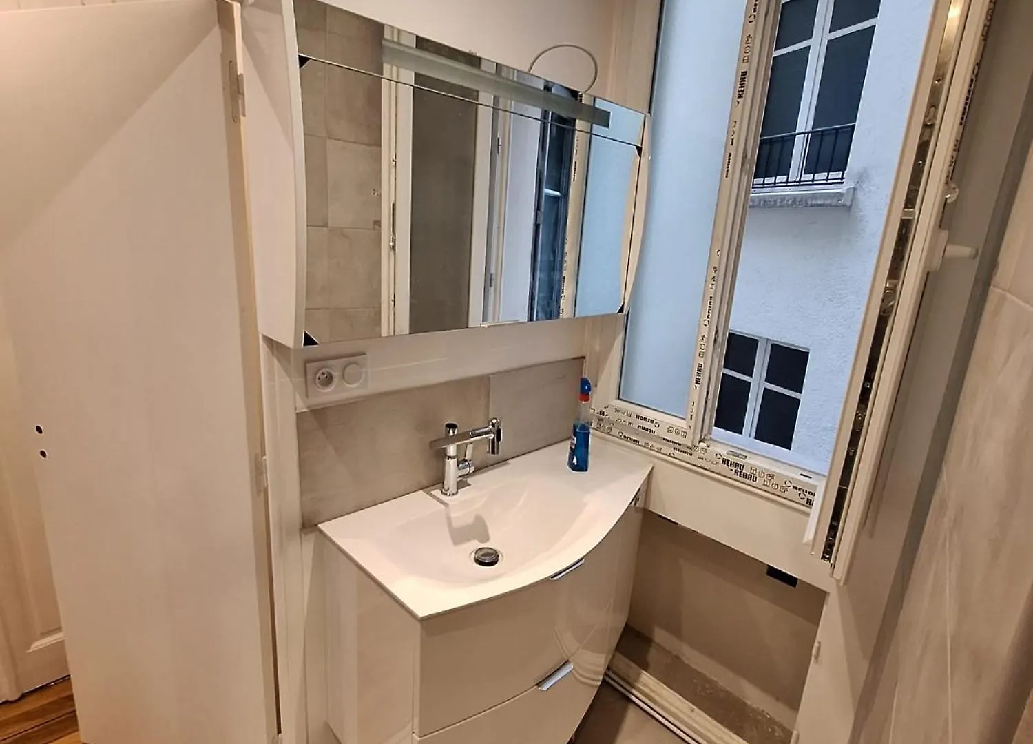 Read Well - Spare Double Bedroom In Cosy Close To Convention Center In 15th District